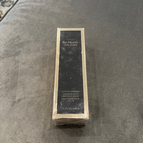 Estée Lauder - Picture 2 of 8